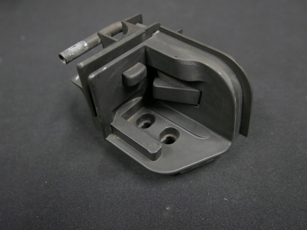 фото №1, Bmw g31 кронштейн шторка багажника