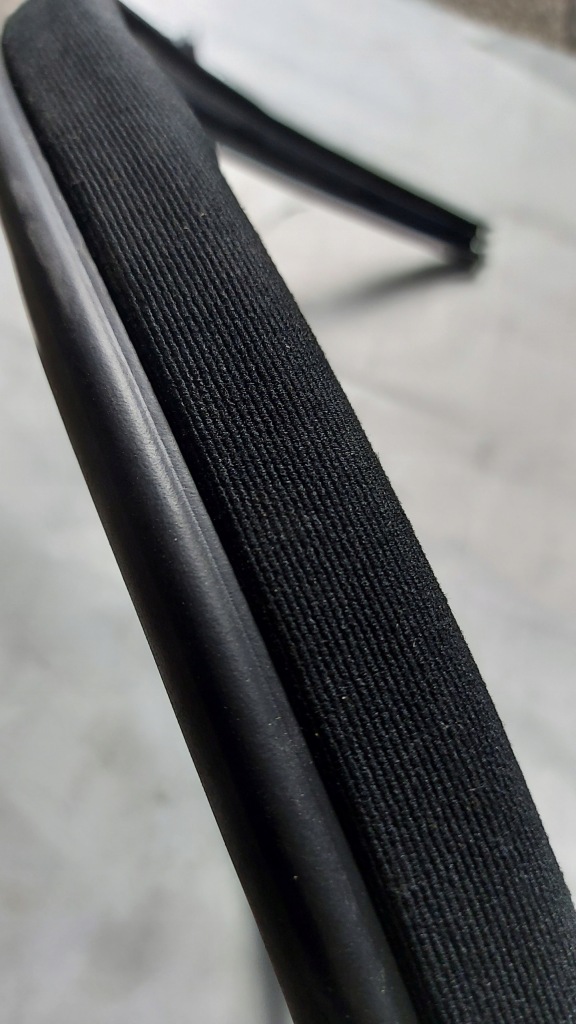 Резиновый элемент прокладка отсек двигателя капот mercedes w207 Недорого