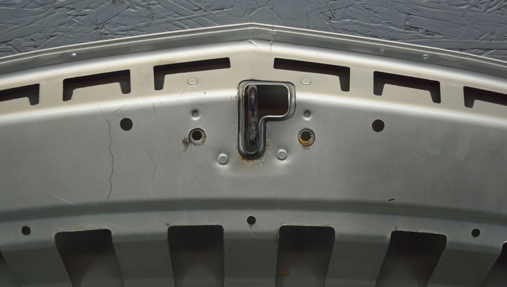 Opel astra j капот крышка двигателя z176 m793 Киев