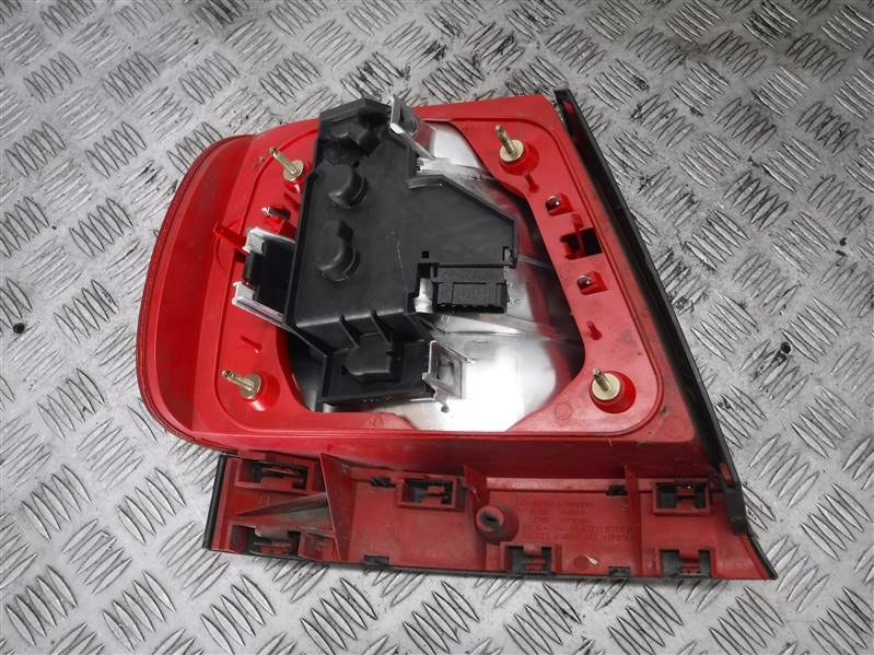 Лампа правая задняя audi a4 b5 sedan Доставка