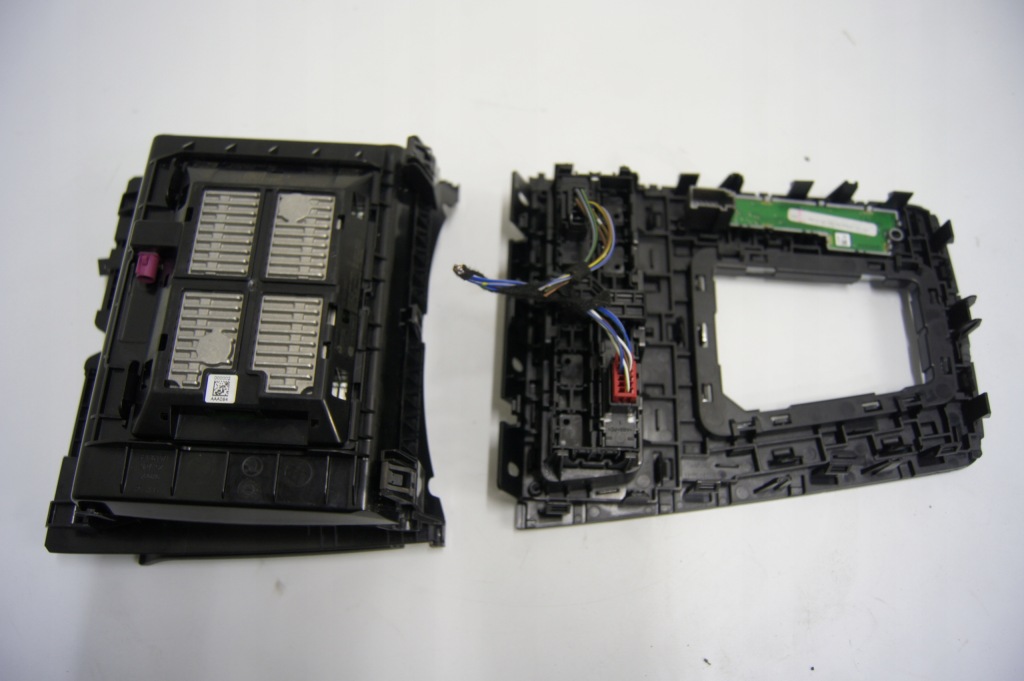 фото №7, Зарядное устройство рамка dekor телефона octavia iii lift kombi