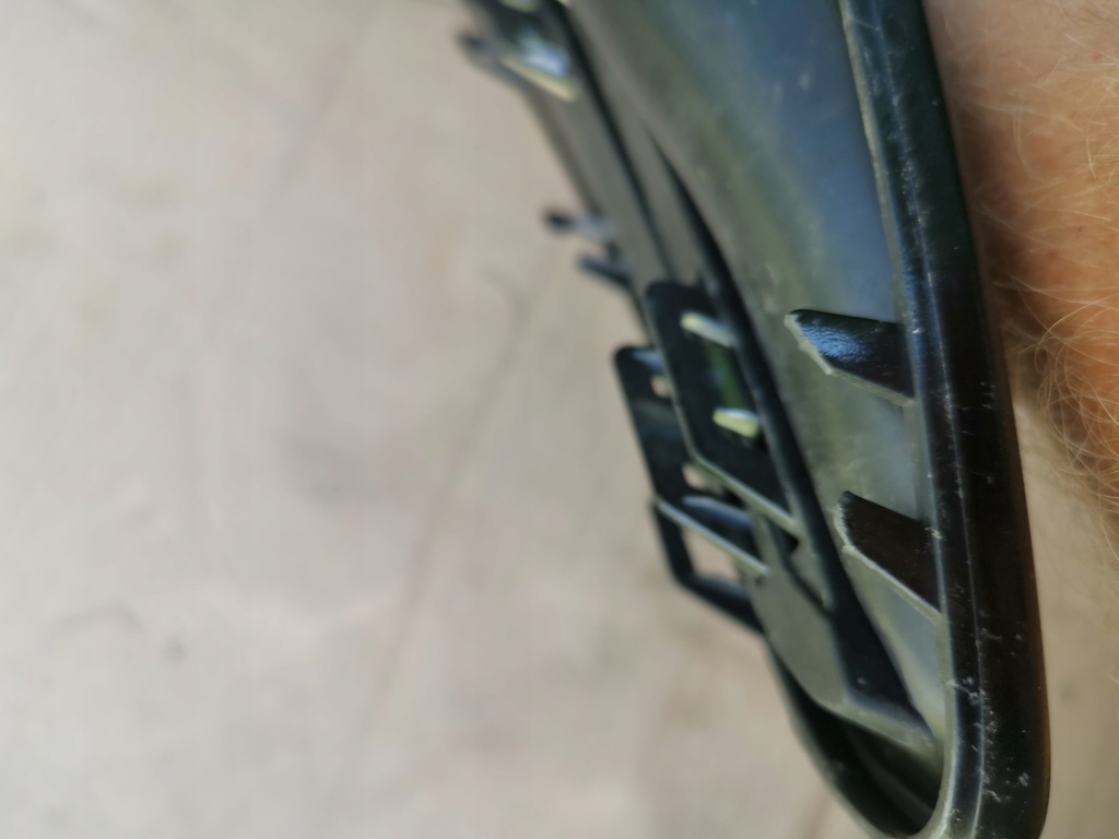 Hyundai i30 рестайлінг  решітка бампера права 86564-g4520 Оригінал