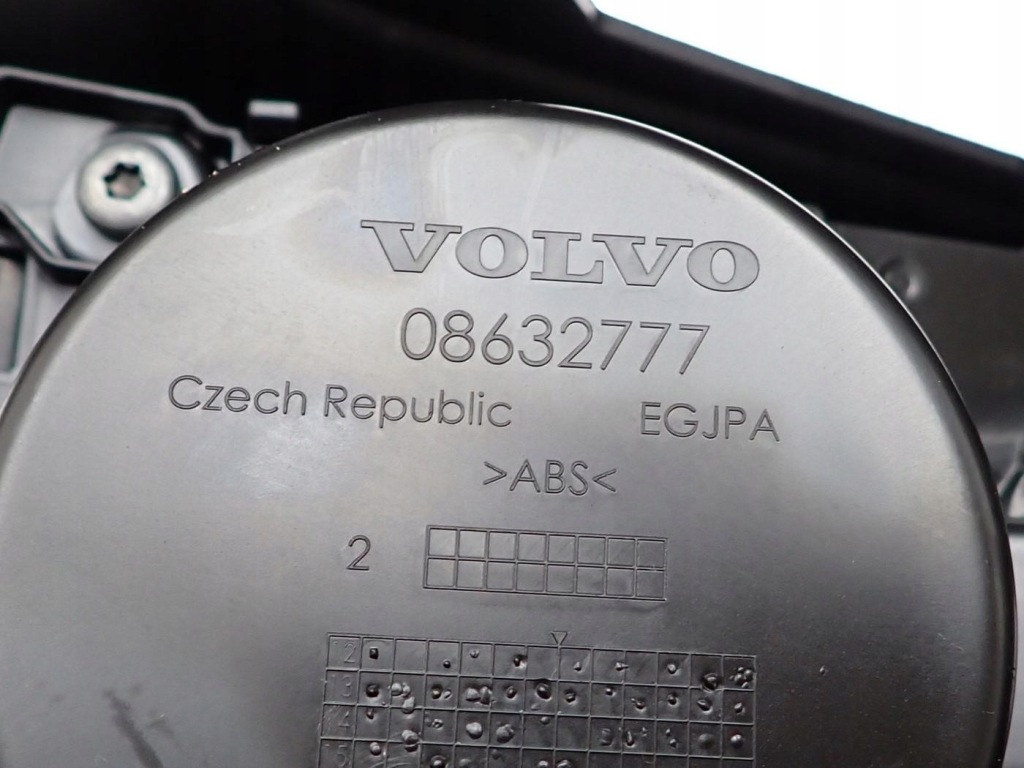 Тунель підлокітник європа оригінал 08632777 volvo v40 2 15r Зі Шроту