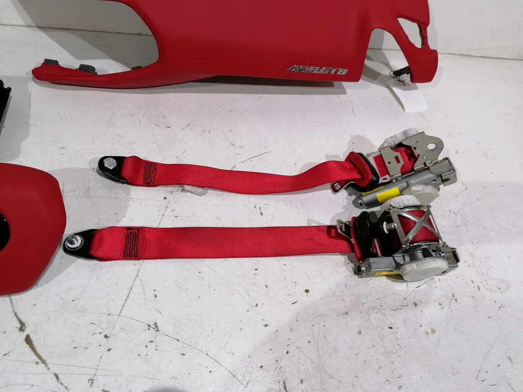 фото №5, Ferrari 488 gtb панель приладів консоль подушка безпеки ремені