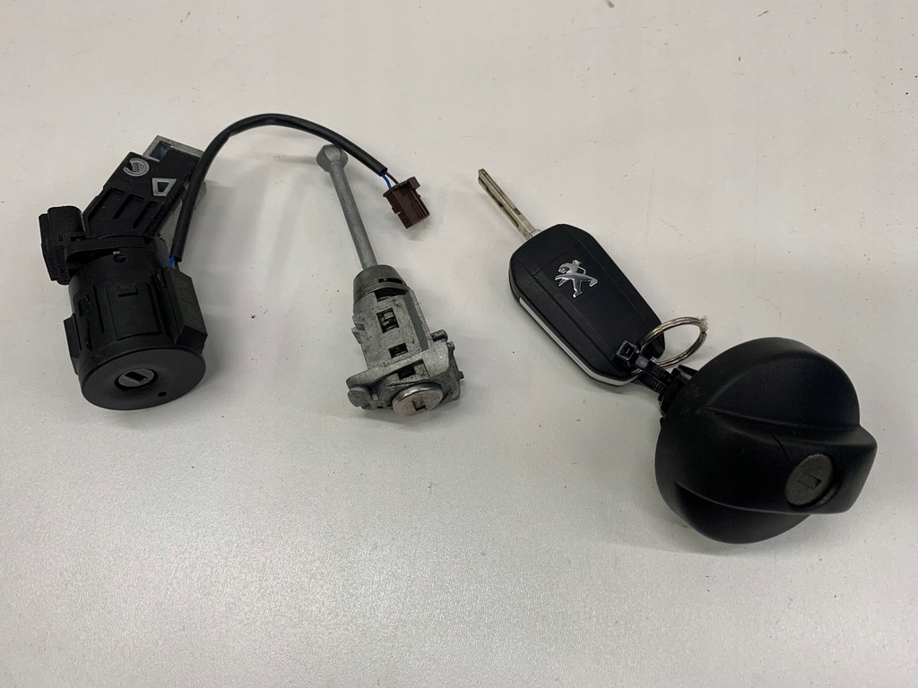 фото №1, Peugeot 208 2008 замок зажигания вкладка kpl 9674001080