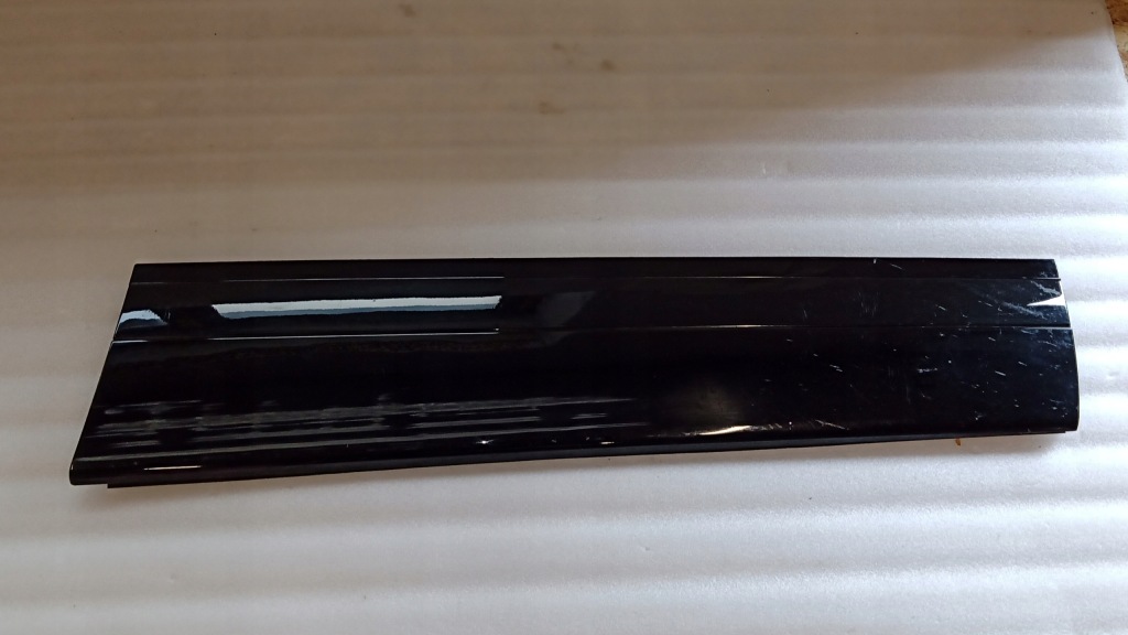 фото №1, Land rover velar оригинальный номер j8a2-21064 молдинг дверь правый перед