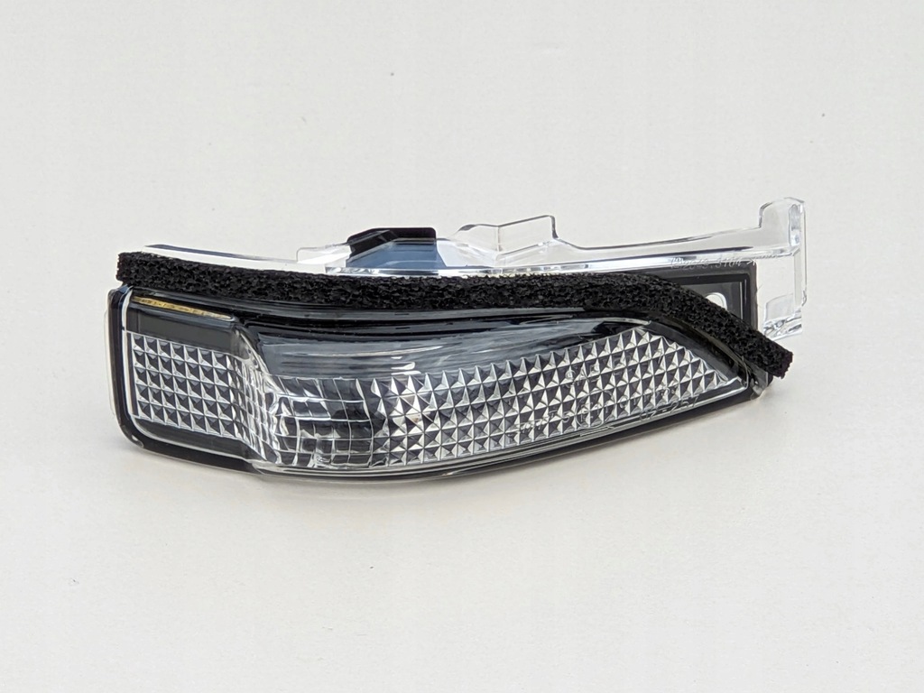 фото №1, Auris ii avensis iii правый поворотник зеркало