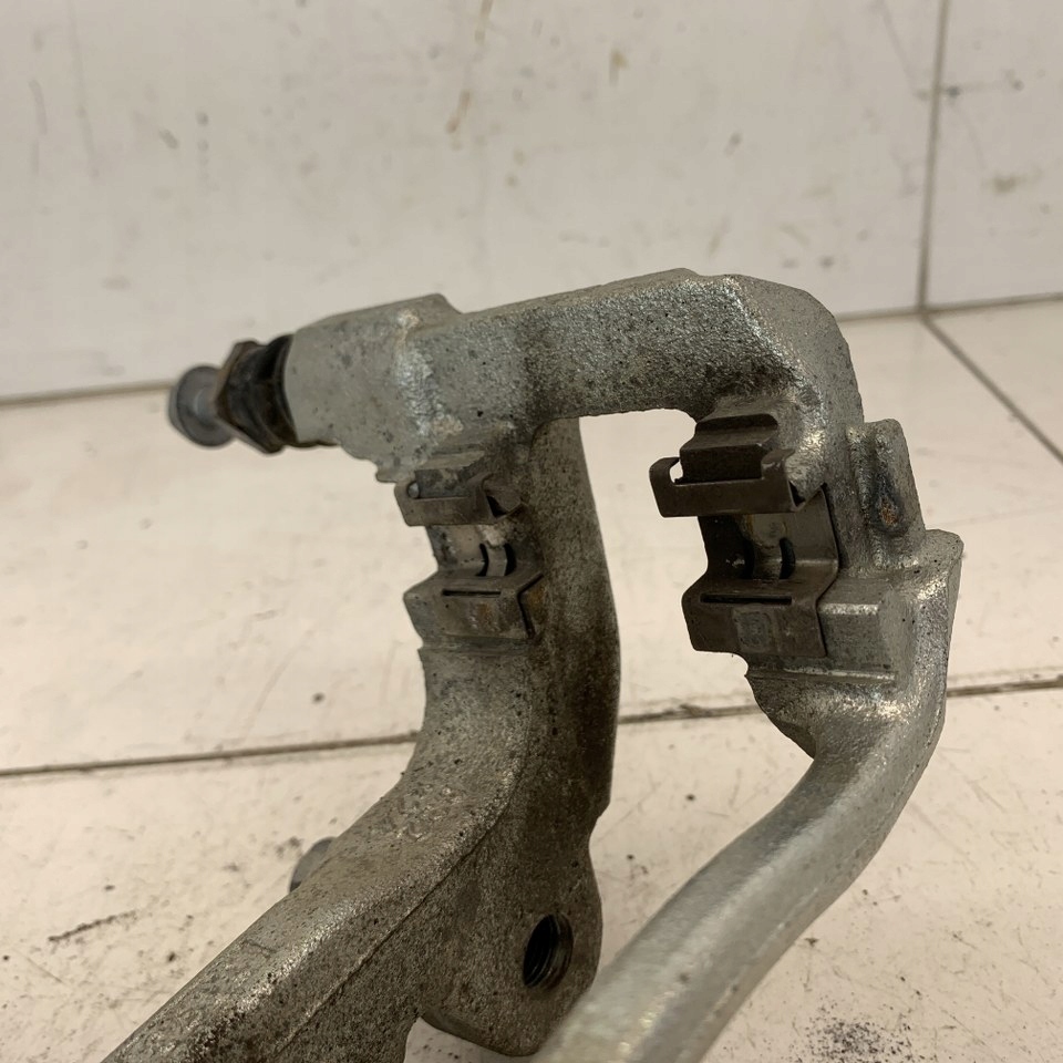 Купити Скоба гальмівні задній праве оригінал vw amarok 2 ford ranger vi 23r