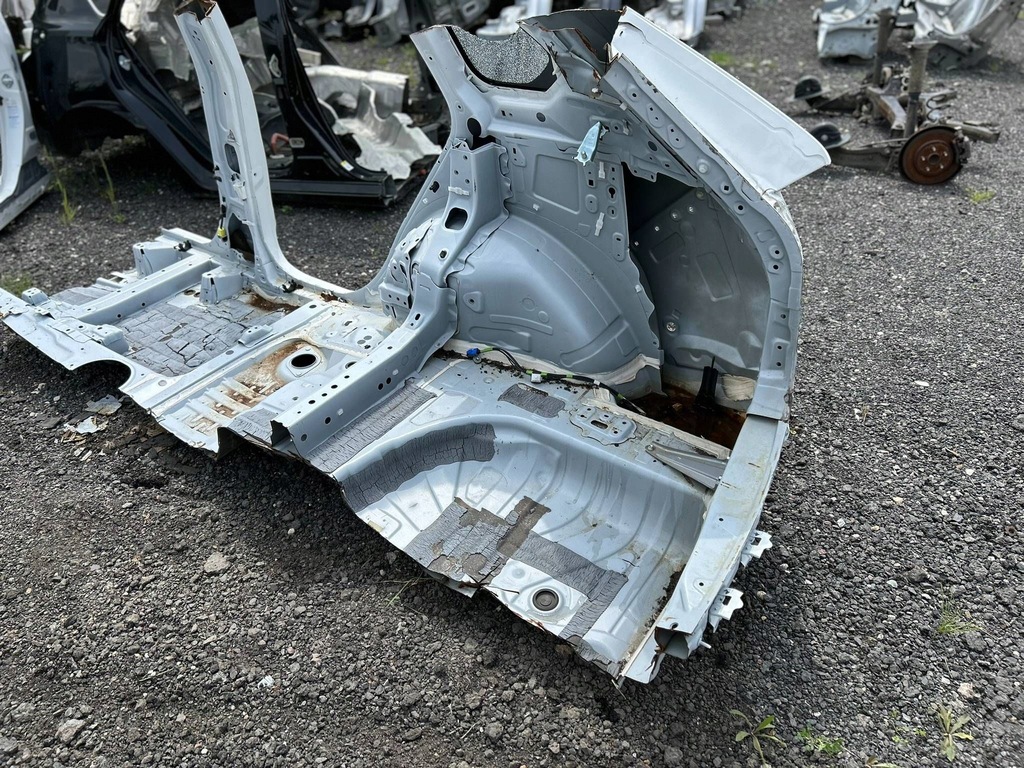 фото №5, Rav4 v чверть поріг блок двигуна крила задній задня права правий задня 040