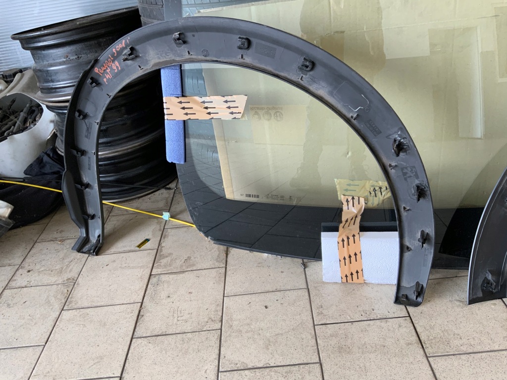 Peugeot 5008 ii 2 молдинг накладка крыла задний  задняя правая 9814070377 в Украине