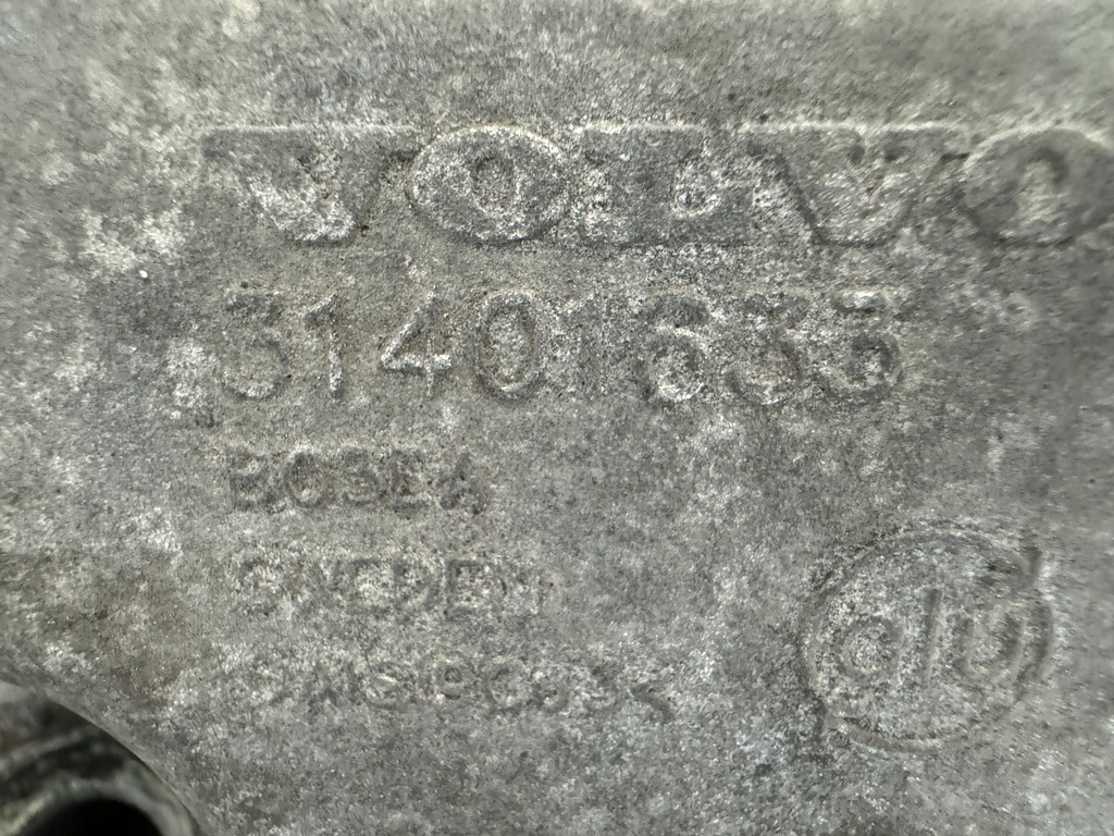 фото №4, Volvo v70 кронштейн кронштейн двигуна 31401633 v60 s60