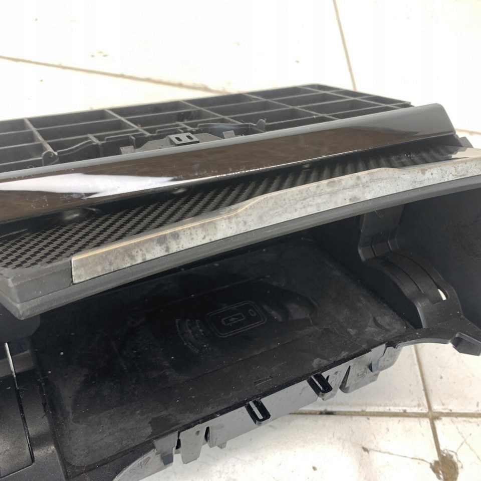 Бардачок відкривний зарядний пристрій індукційна декоративна карбон bmw 4 g26 рестайлінг  23r в Україні