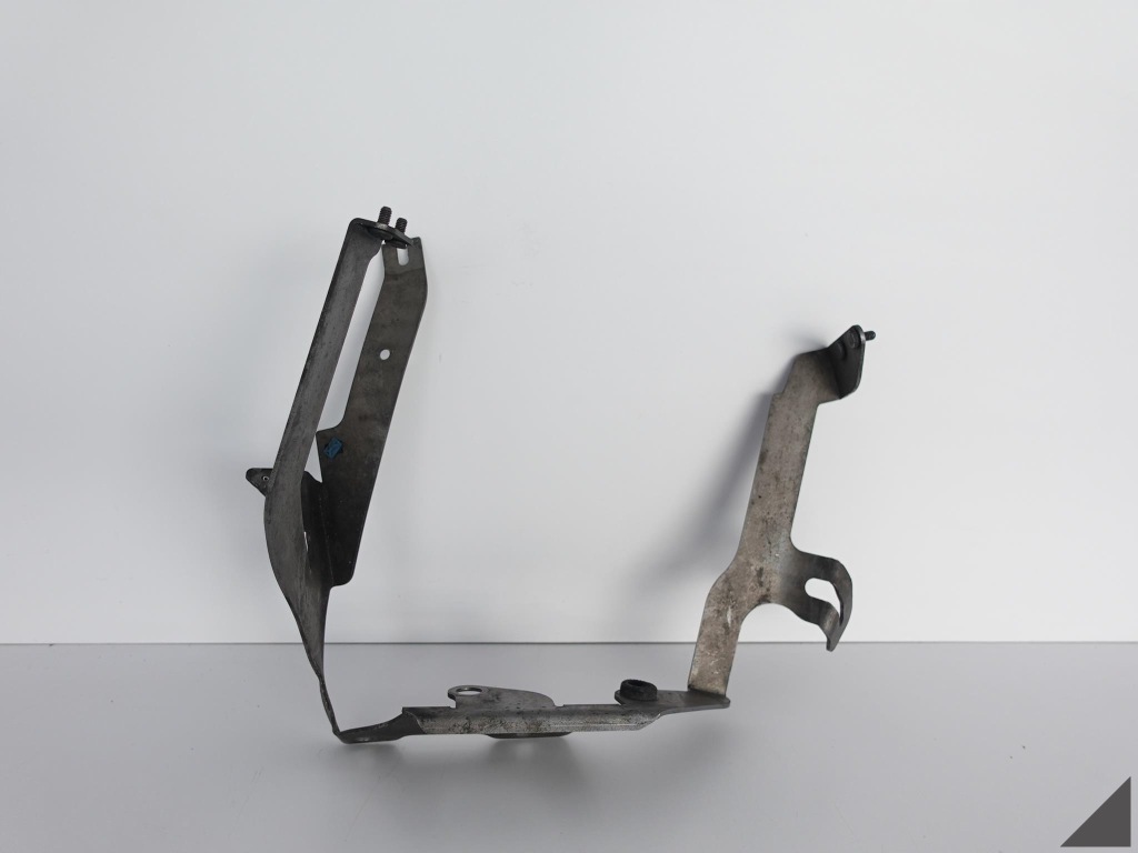 фото №1, Mercedes cls c219 w211 63 amg кронштейн кронштейн