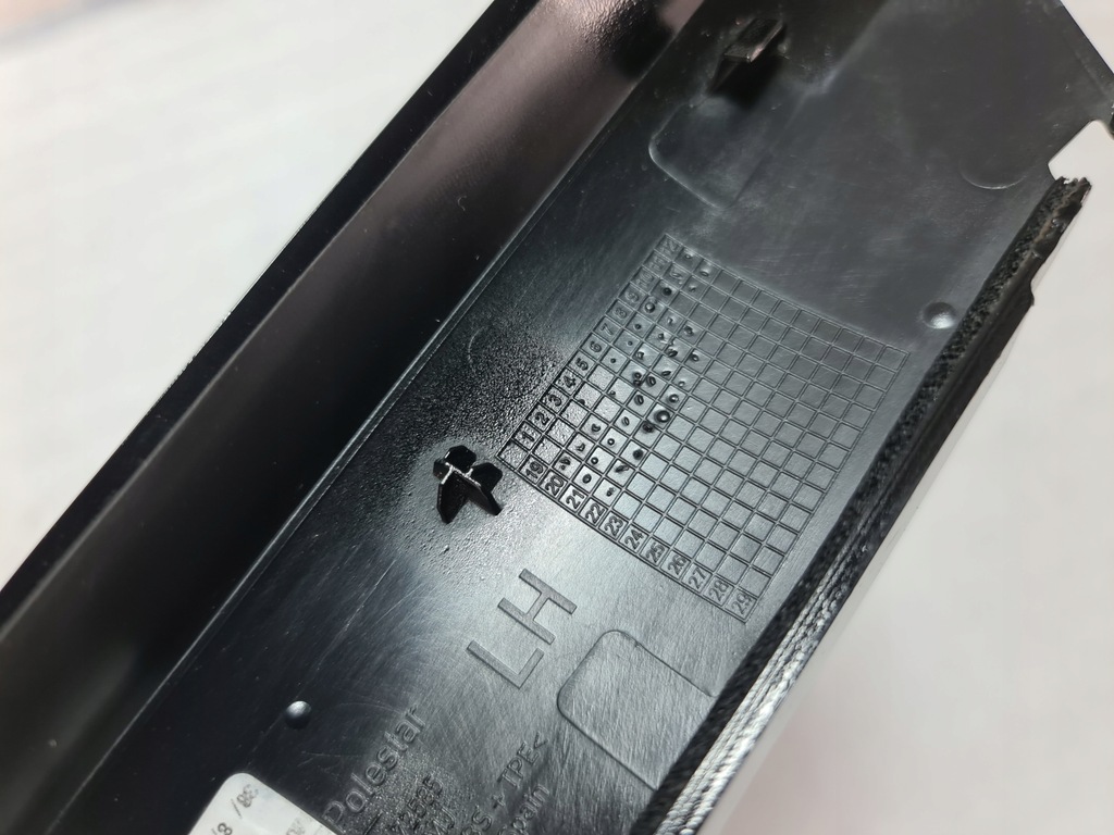 фото №9, Polestar 2 молдинг накладка стекло лобовое левая передняя перед левый