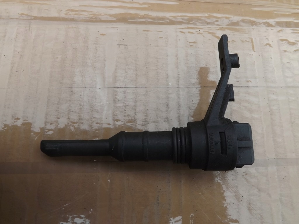 Audi 80 a4 b5 vw passat b5 датчик скорости вращения колеса 012409191d Недорого