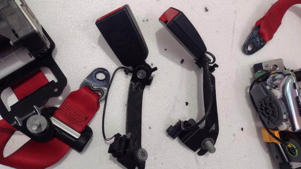 Купить Mercedes c-klasa w205 купе рестайлинг  c43 amg ремень ремни подушка подушка безопасности красные