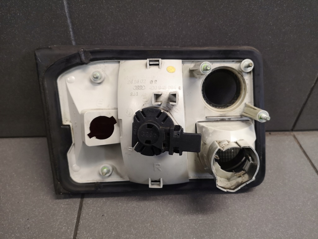 фото №8, Лампа w крышка правый задняя audi a8 d2 4d0945094