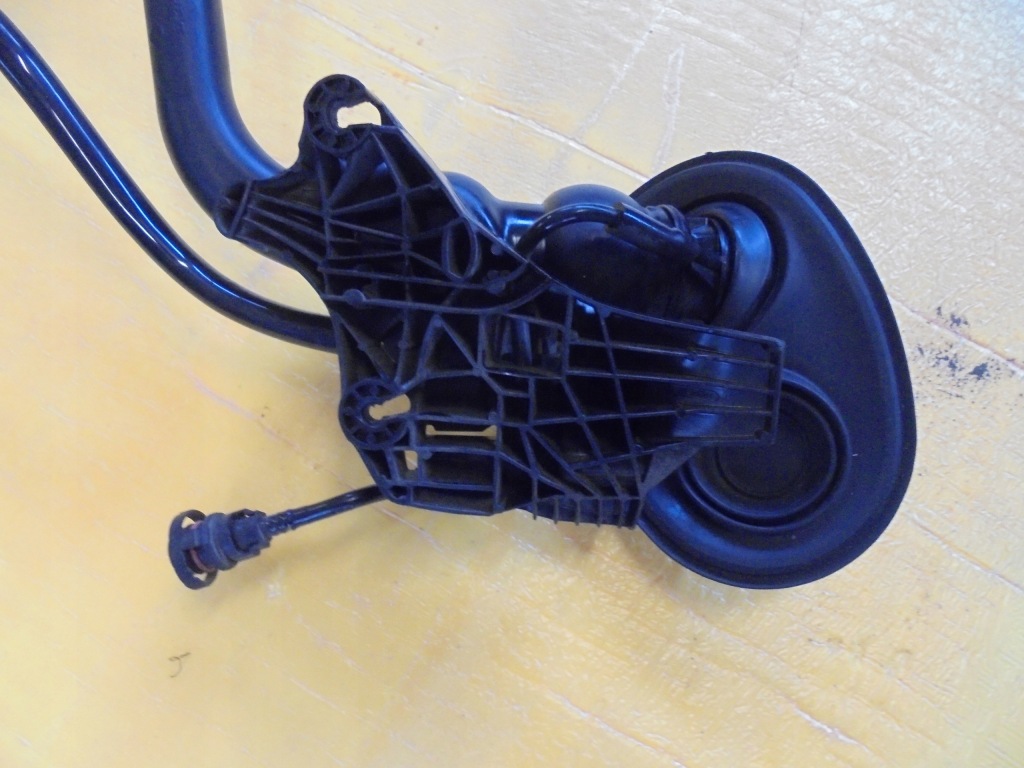 Mercedes gle w 166 suv заливная горловина труба бака топлива Оригинал