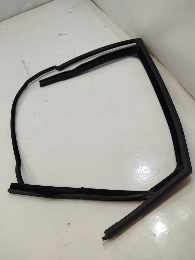 фото №1, Прокладка рамки двері seat leon iii 5f cupra 2.0 tsi 5f4839431