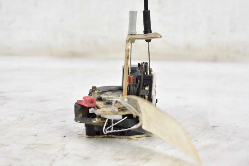 фото №4, Замок дверь правый задняя задний chrysler pacifica 05r