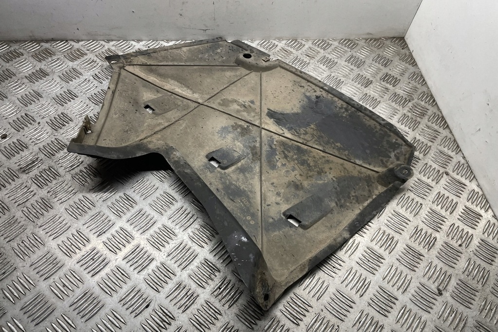 фото №8, Задняя левая защита подвеска audi a4 8w2, b9 8w0825219a 2.0l дизель 110kw