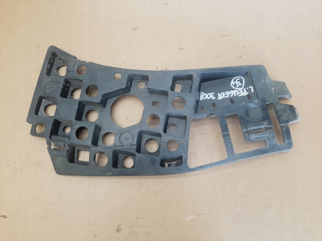 фото №8, Направляющая бампера левый перед peugeot 3008 i lata 2009-2012 przed lift