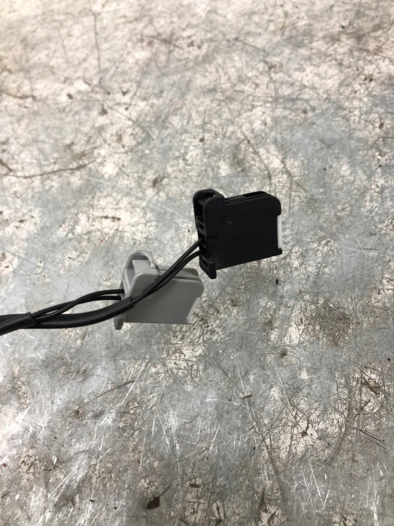 фото №3, Защёлки поперечина задняя iii ряд opel zafira c 13251491