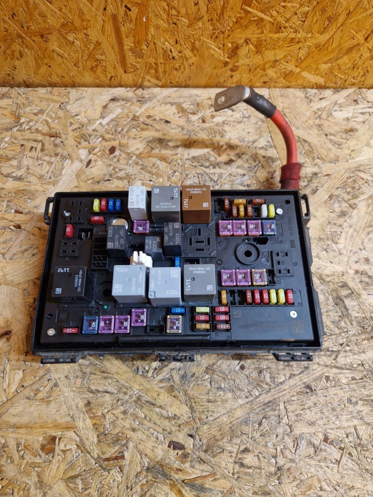 Купити Opel astra j 2014 рамка / модуль запобіжників