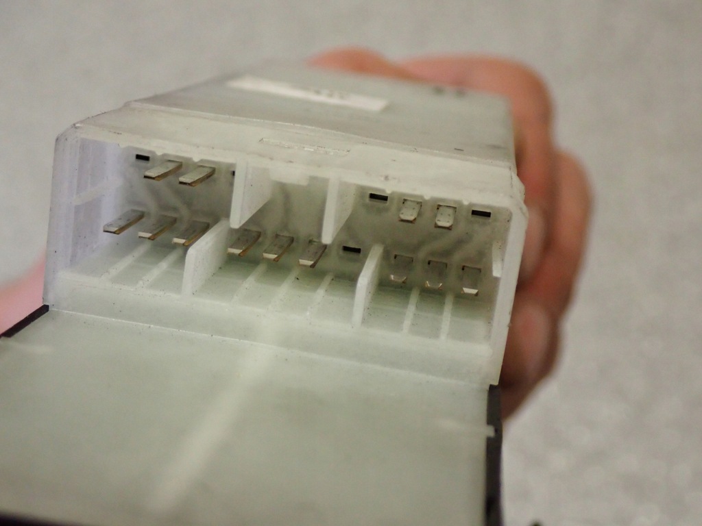 фото №8, Suzuki liana 02-07 панель управление стекла