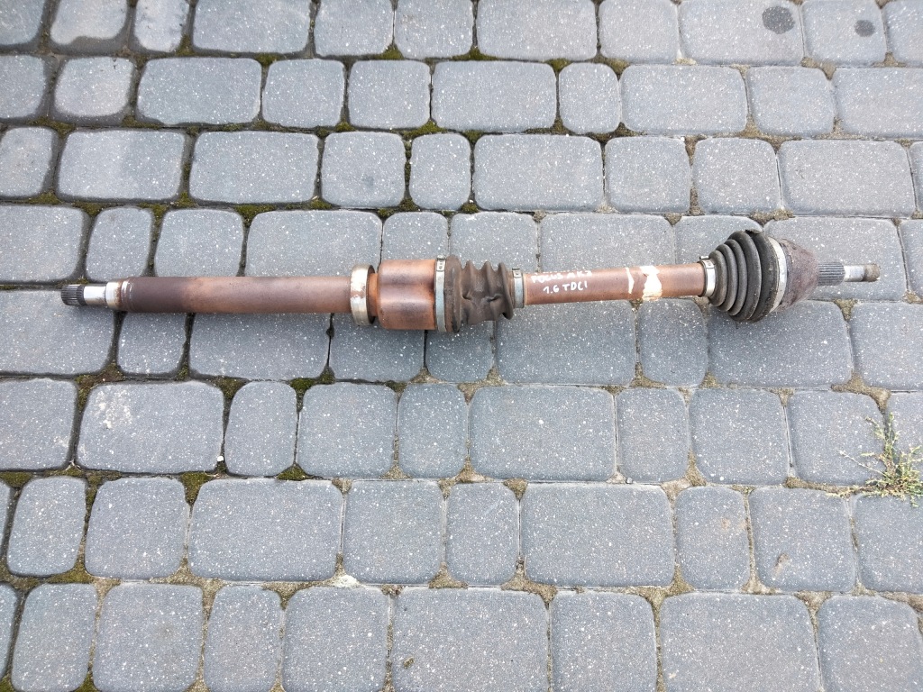 Купити Привідний вал права ford focus mk3 1.6 tdci av613b436cc