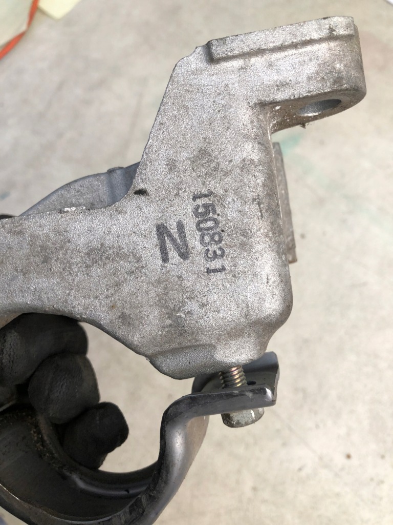 Кронштейн полуось mazda дизель 150831n Оригинал