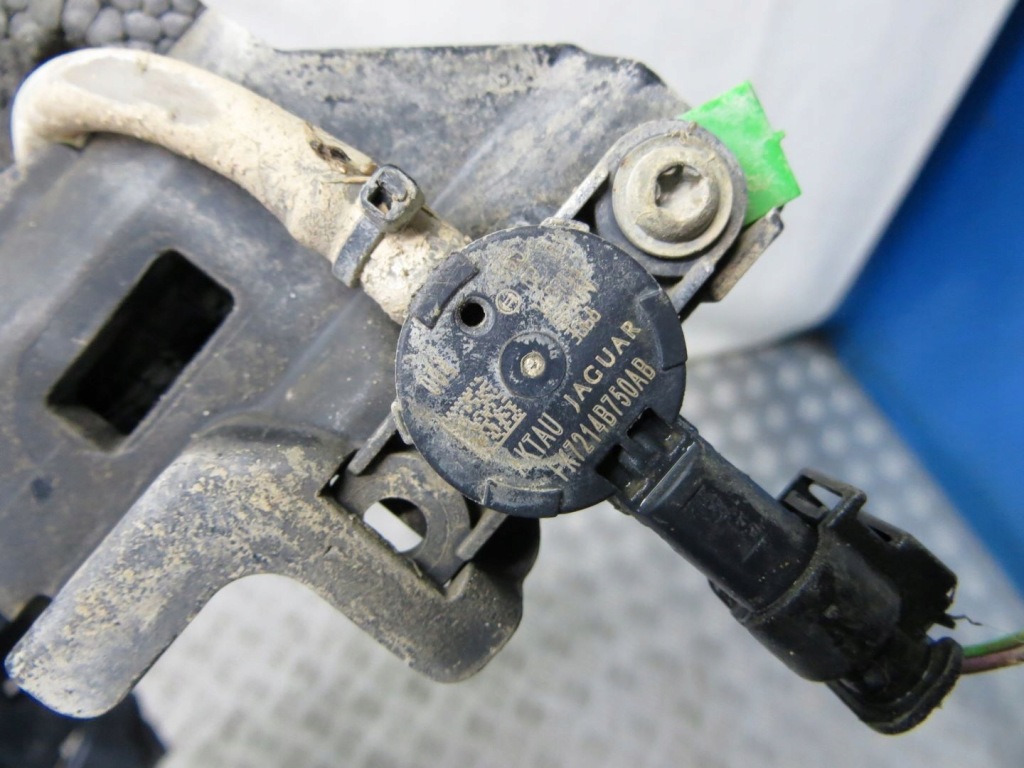 Купити Land rover discovery sport l550 підсилювач бампера перед fk72-17e778-a