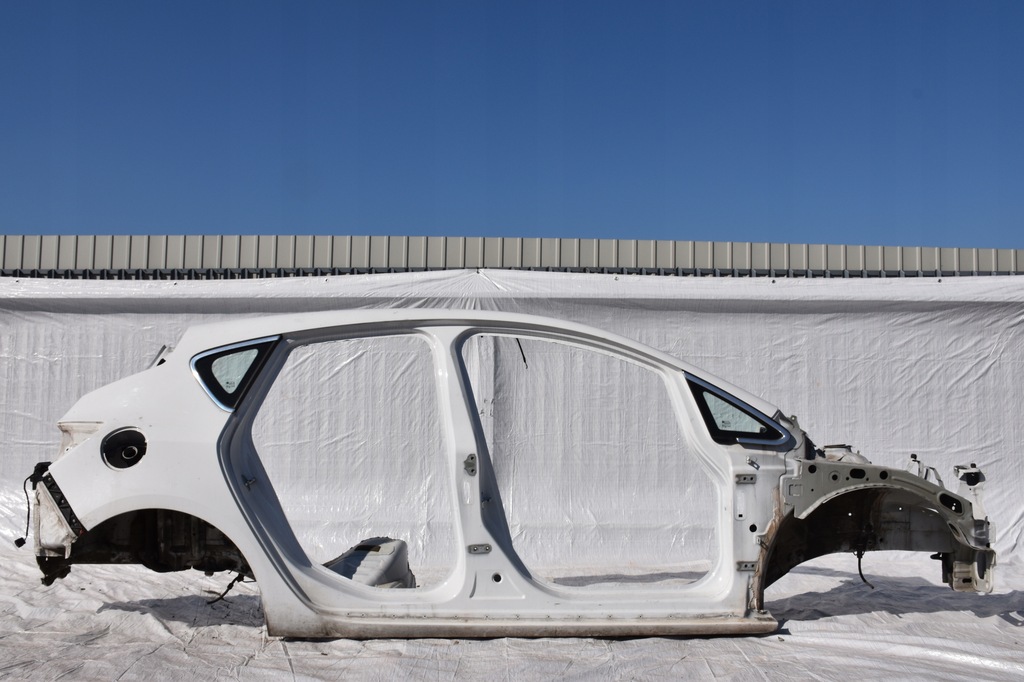 фото №1, Opel astra j hb крила правий задній z40r