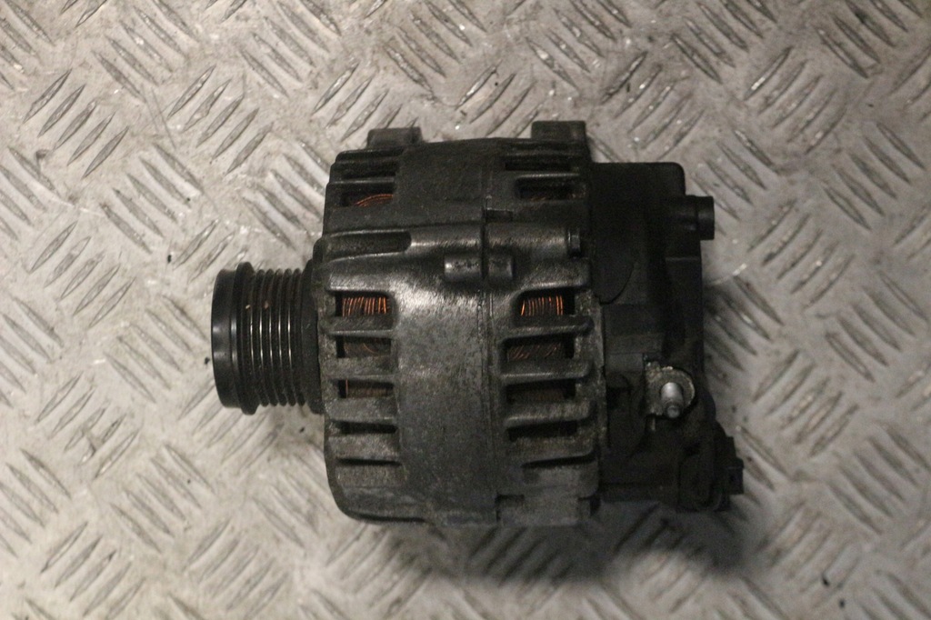 фото №1, Volvo s40 ii 1.6 d2 генератор 30659390 valeo 150a