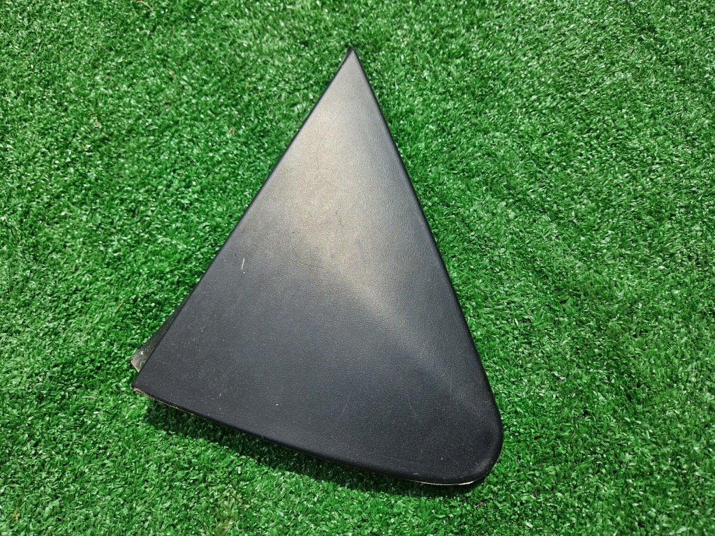 фото №1, Заглушка треугольник крыла правый toyota yaris ii 05-