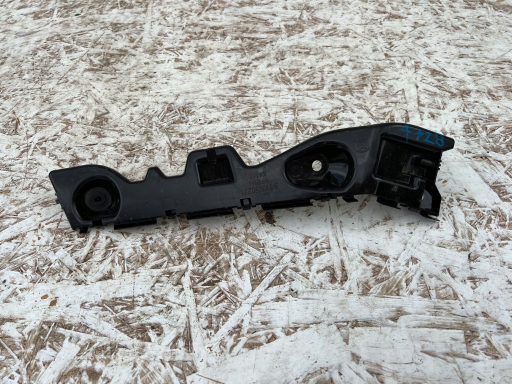 Купити Напрямна бампера лівий задня mazda 3 bckn 19-