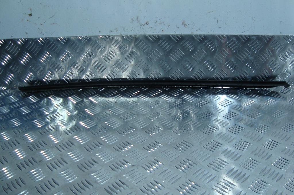 фото №4, Молдинг стекло лобовое левая audi a4 b8 poznań