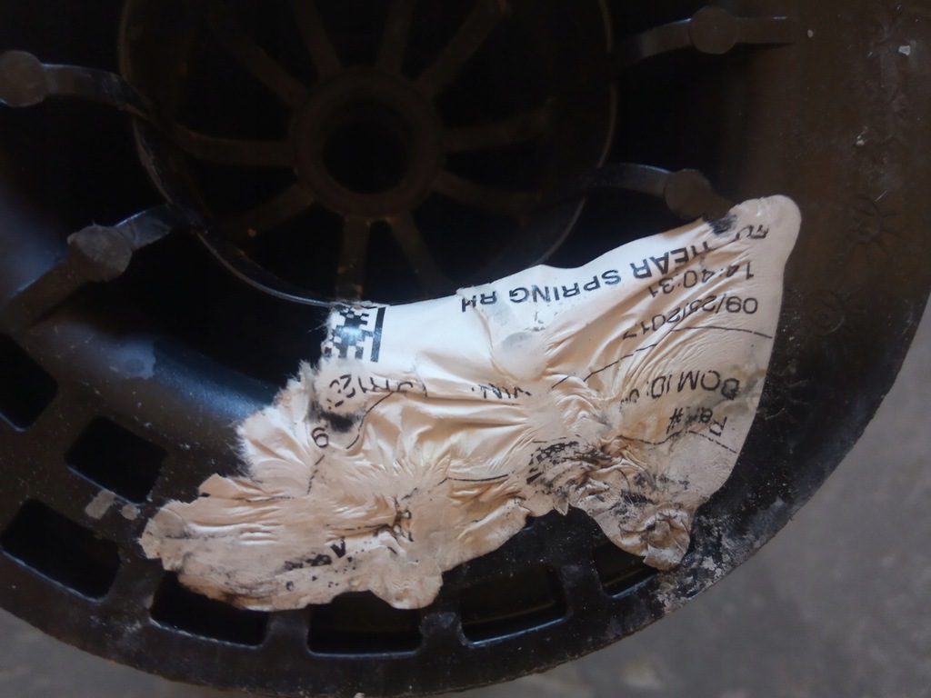 фото №11, Pacifica 17- пружины подвеска левый правый задняя