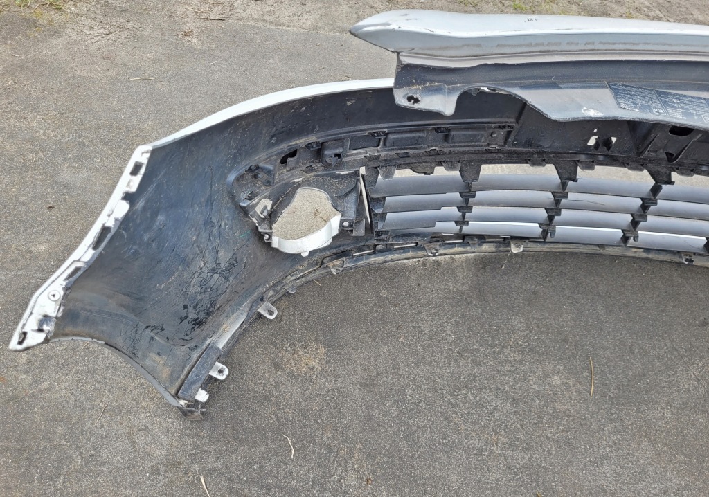 Бампер renault clio 3 - 195 przed liftem 2005-09 / lift 2009-12 Зі Шроту