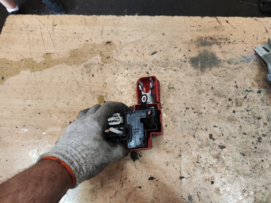 фото №1, Suzuki sx4 06-12 запобіжник клеми