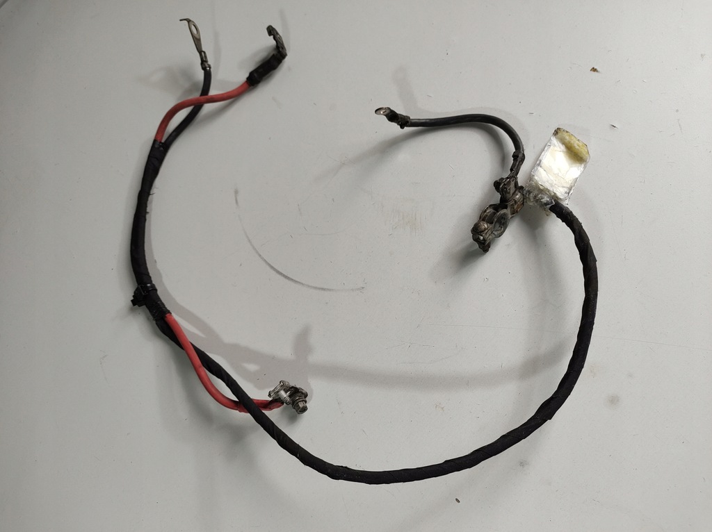 фото №1, Jeep compass 2.2d 13r- клемма аккумулятор