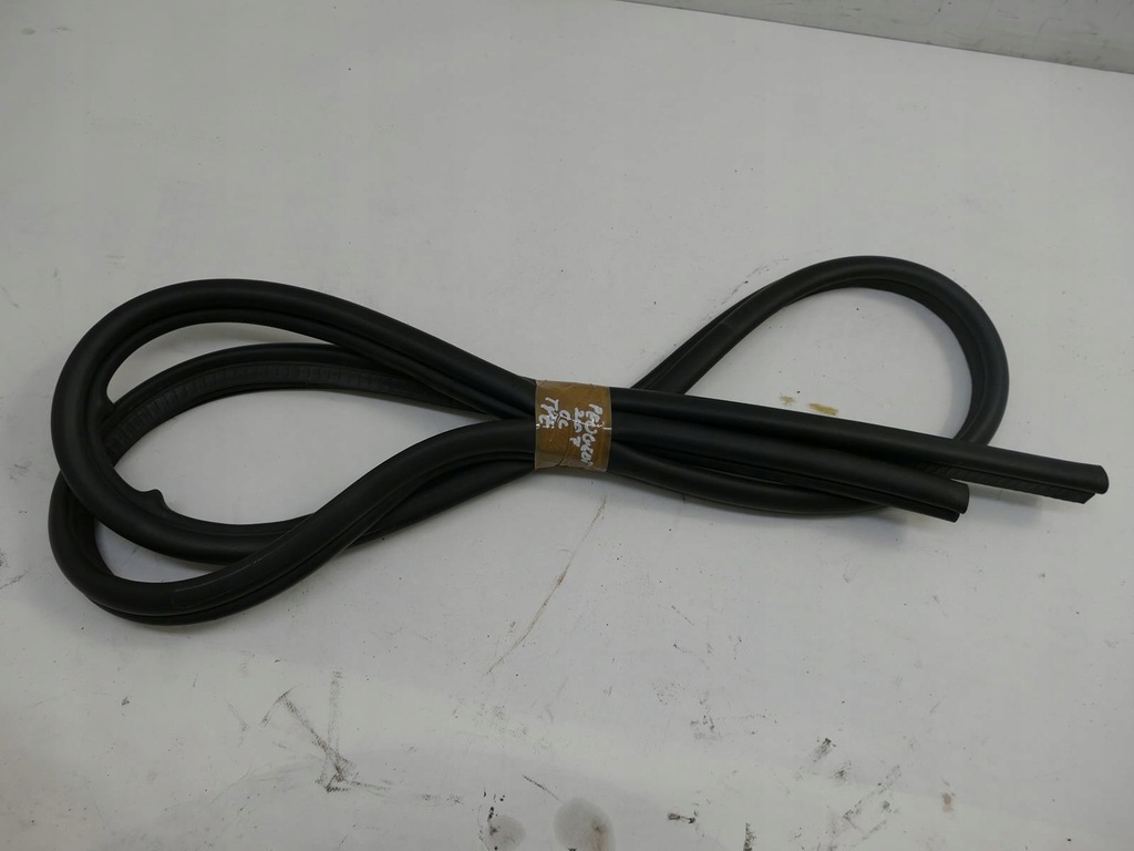 фото №1, Peugeot 207 cc lift прокладка крышки багажника