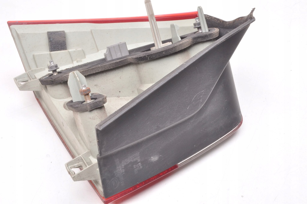 фото №7, Volvo xc70 ii лампа права задня правий задня w крила 30698984