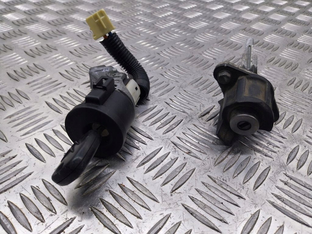 фото №1, Замок зажигания с ключ вкладка citroen c1 1.0