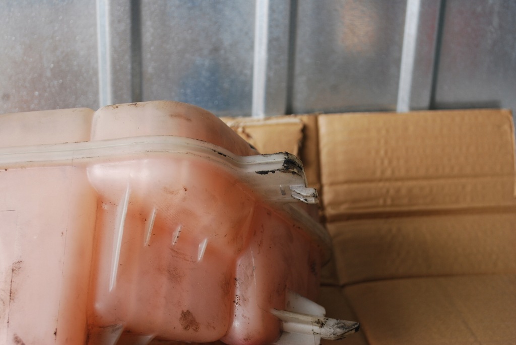 фото №6, Бачок расширительный audi a6 c6 2.7 4f0121403n