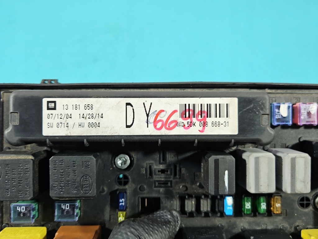 Коробка запобіжників opel astra 3 h 13125865 Зі Шроту