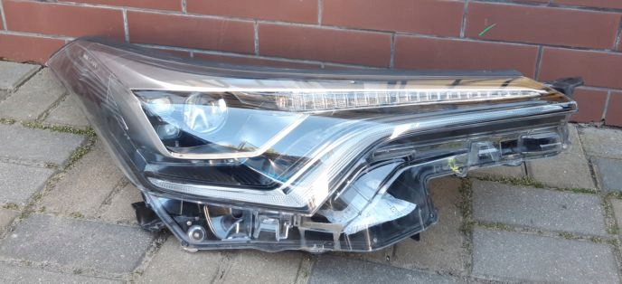 фото №1, Toyota c-hr лампа правая перед full led 81130-f4340-00