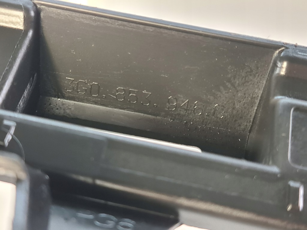 Купити Vw passat b8 кронштейн  кронштейн порога  праве  3g0853946c