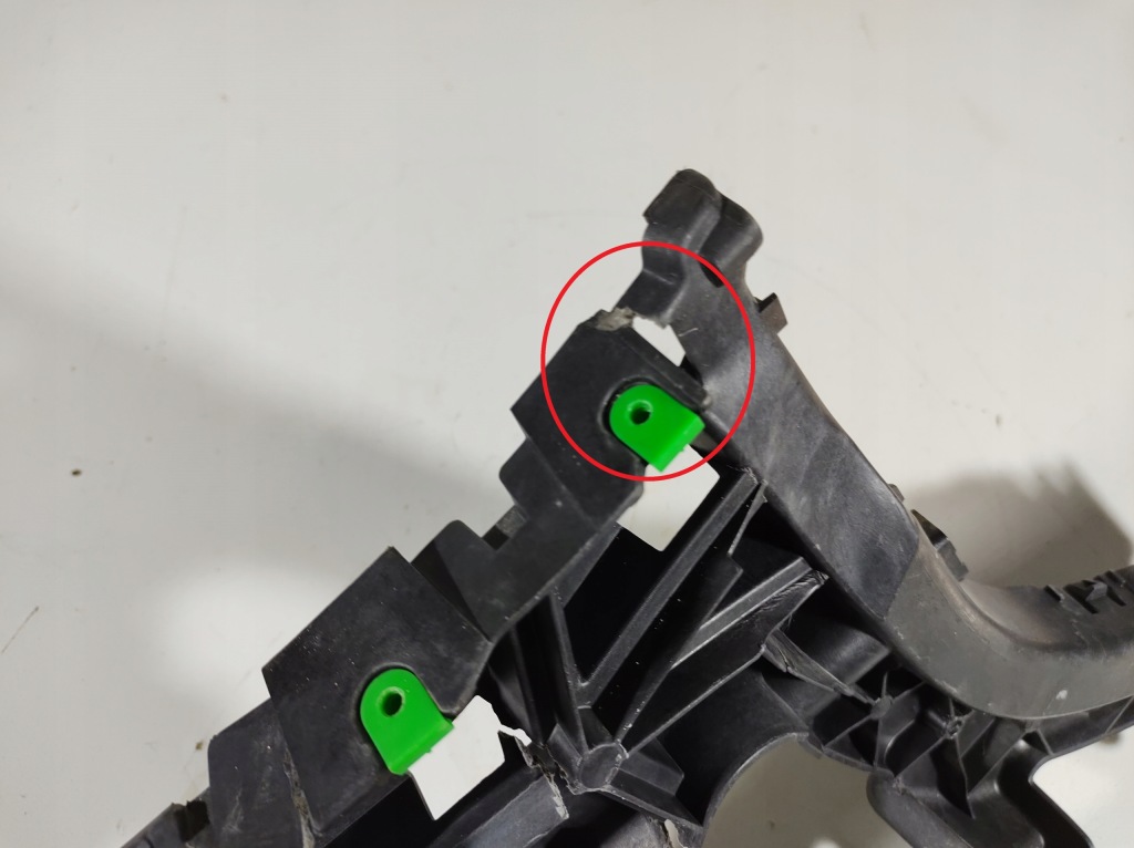 фото №15, Volvo v60 18r- направляющая кронштейн бампера правый задняя