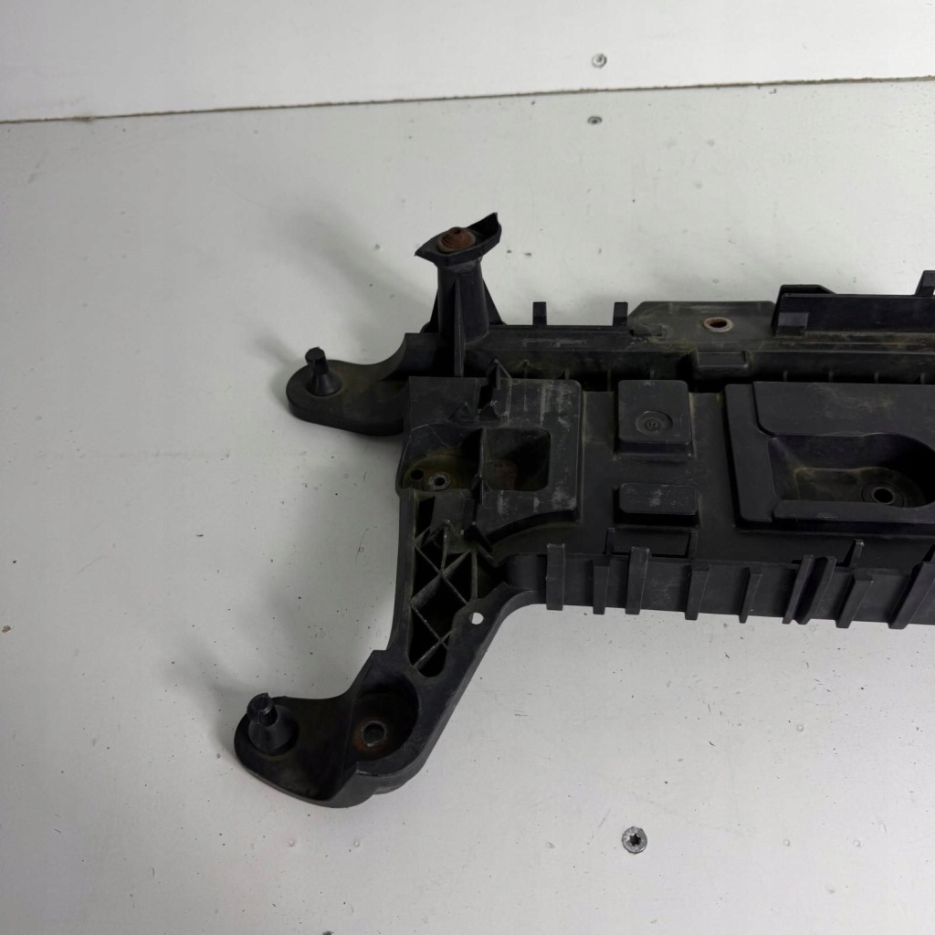 Основание корпус кронштейн аккумулятор audi a3 8p vw golf 5 v оригинальный номер 1k0915333 с Разборки